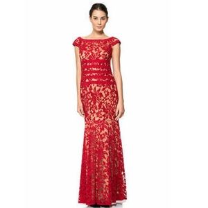 Tadashi Shoji - Stunning red lace evening dress with nude lining, size 14